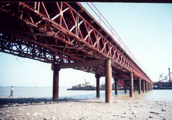 Pont Bailey portable durable avec options de pont en acier ou en bois et protection de surface résistante à la corrosion à long terme
