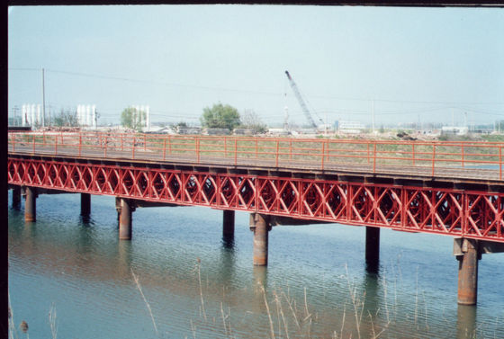 Pont de Bailey préfabriqué en acier avec assemblage rapide avec des outils simples et de la main-d'œuvre appropriée pour temporaire et permanent